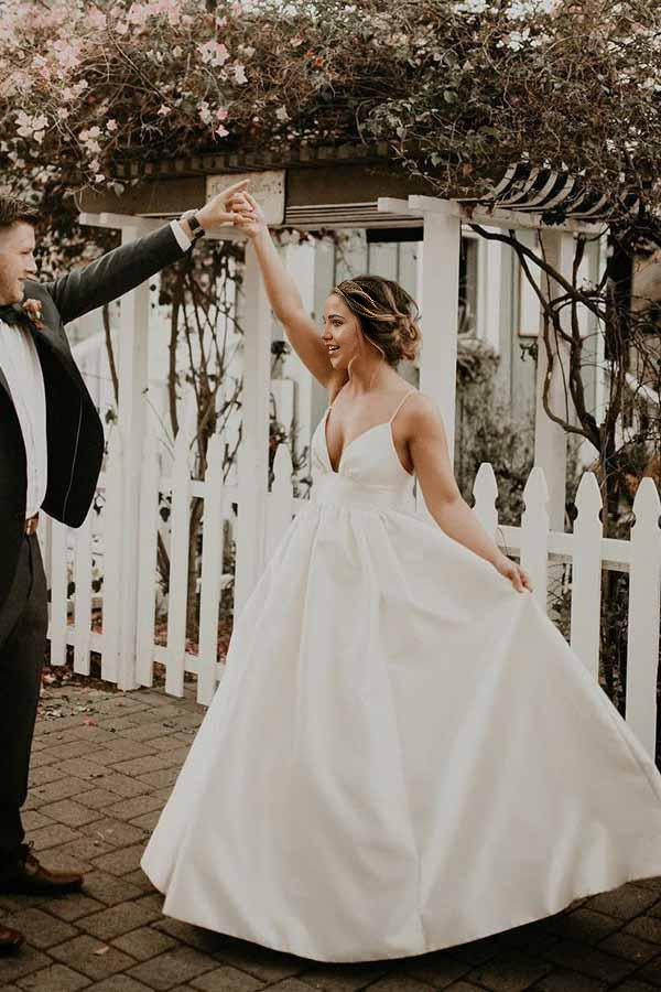 Wholesa A-Line Floor Length Sleeveless Straps Ivory Wedding Dress