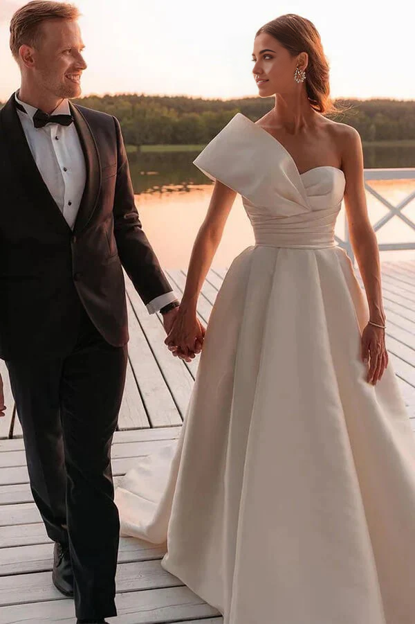Wholesa A-line Vintage One Shoulder Bridal Gown Wedding Dress With Court Train