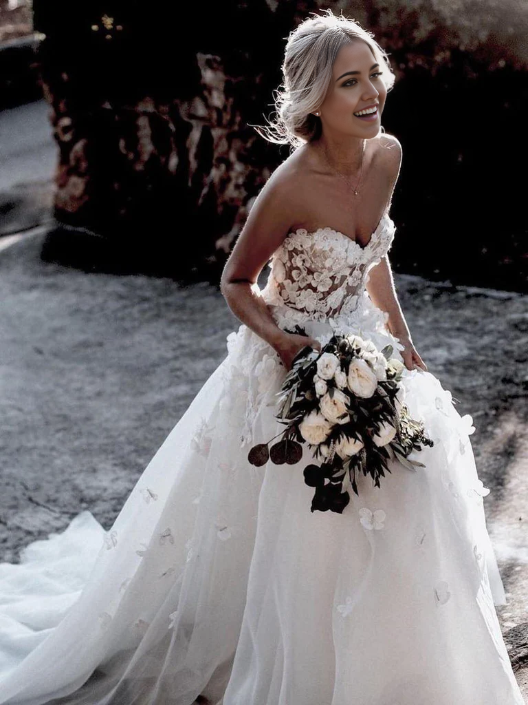 Wholesa A-line Sweetheart Tulle Appliqued Gowns Wedding Dresses