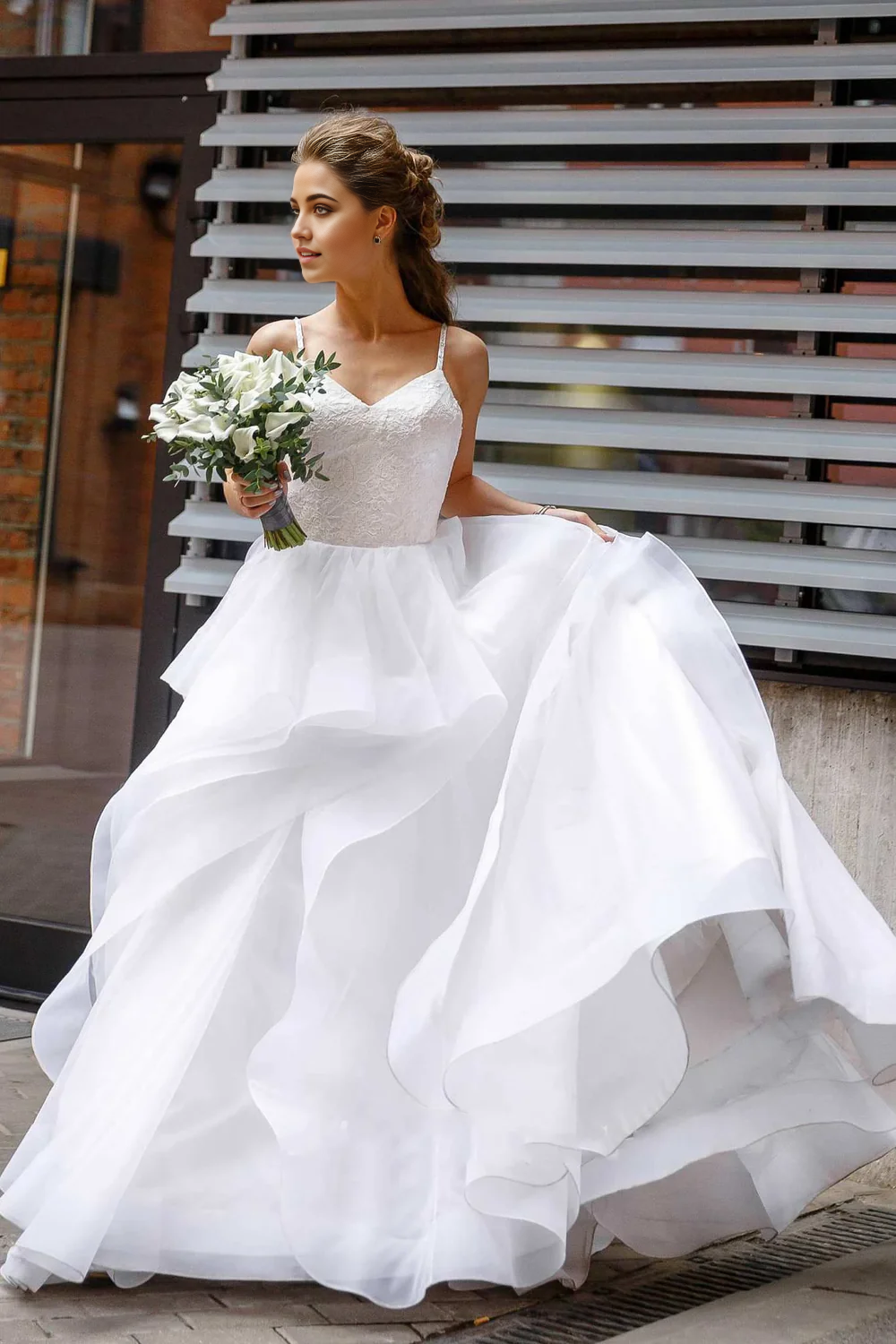 Wholesa A-line Spaghetti Layered Wedding Dress With Lace Top