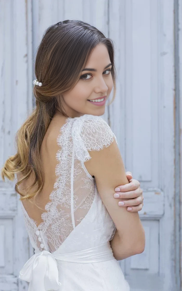 Wholesa A-Line V-Neck Tulle Lace Short Cap Sleeves Backless Wedding Dress
