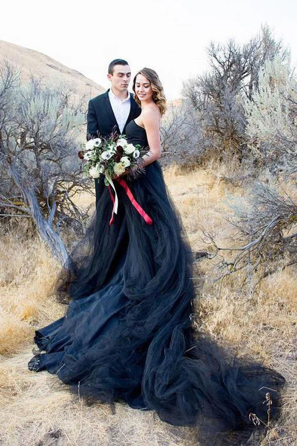 Wholesa A-Line Gothic Black Sleeveless Wedding Dresses With Train