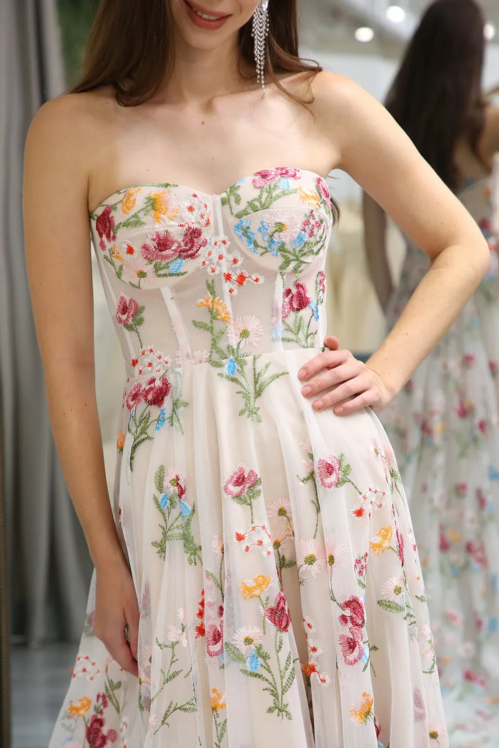 Wholesa A-Line Strapless Sweep Train Tulle formal dress evening gown Prom Dress with Embroidery