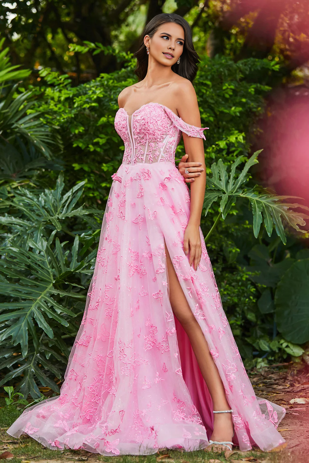 Exquisite A-Line Off Shoulder Sweetheart Neckline Sleeveless Butterfly Applique Backless Sweep Train Gown With Slit Romantic Party Dress Hot Sale Prom Dresses