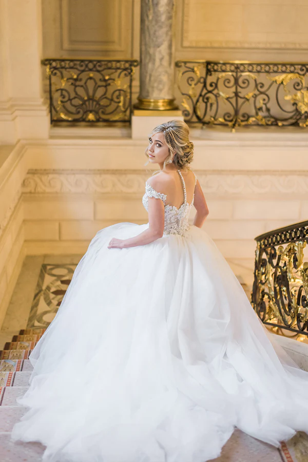 Wholesa Elegant Cap Sleeves Lace Tulle Ball Gown Wedding Dress