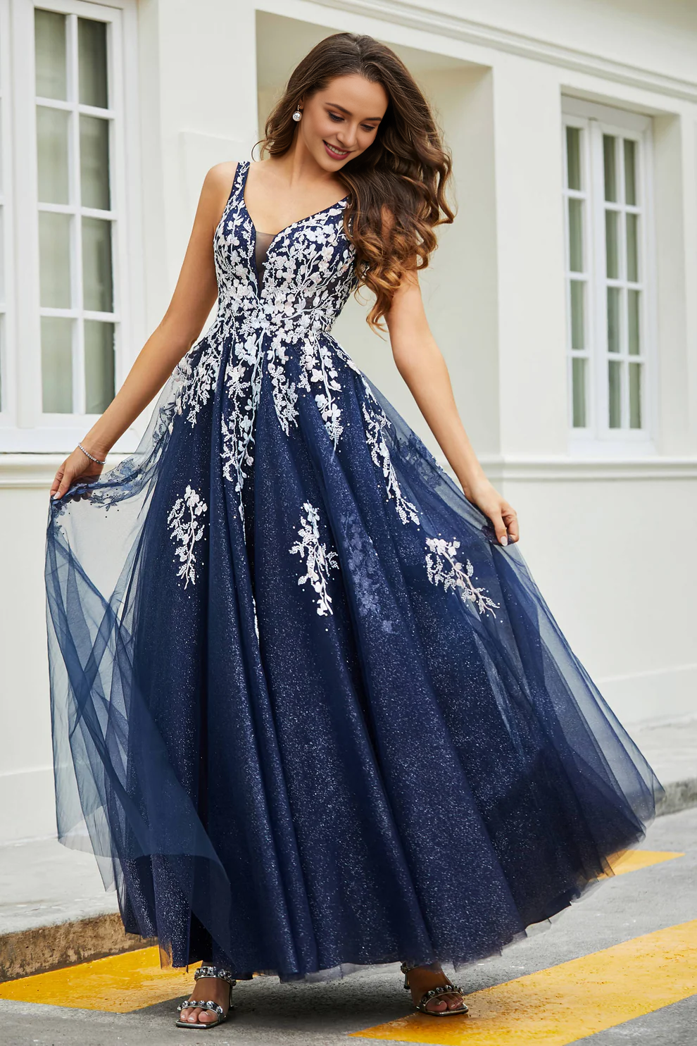 Sparkle Tulle A-Line Wide Shoulder Straps Plunging V-Neck Sleeveless Backless Retro Lace Applique Long Discount Party Dress Hot Sale Prom Dresses