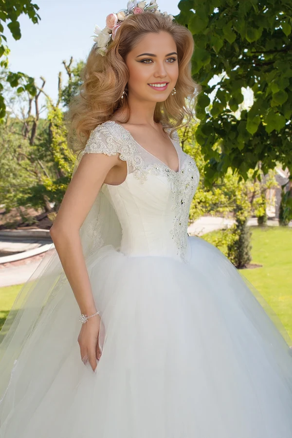 Wholesa A-line V-Neck Ruched Cap Sleeve Tulle Ball Gown Wedding Dress