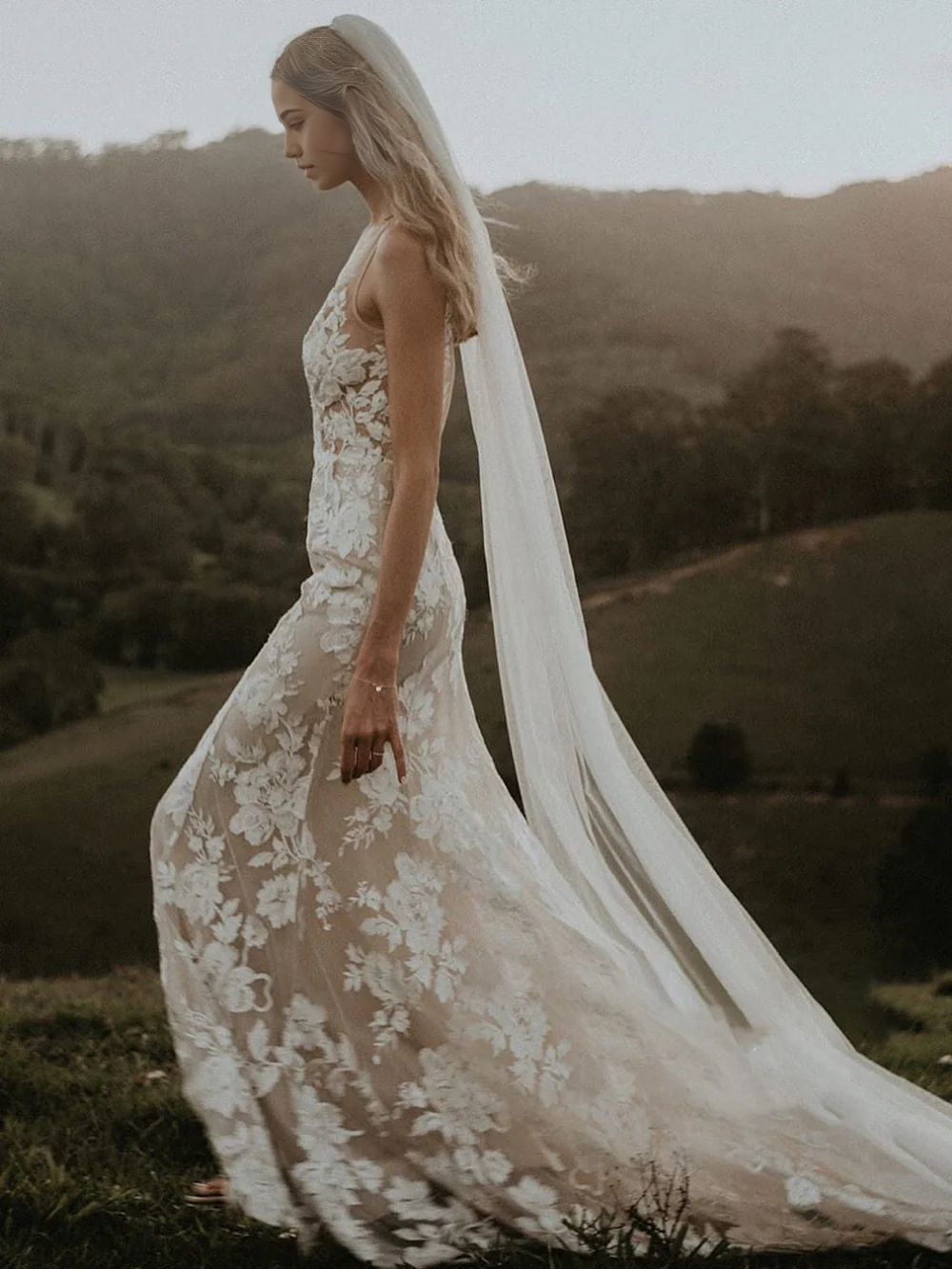 Wholesa Boho Mermaid V Neck Floral Lace Appliques Sleeveless Wedding Dresses