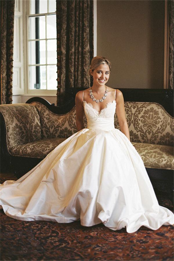 Wholesa A-line Strap Lace Sleeveless Spaghetti Wedding Dress