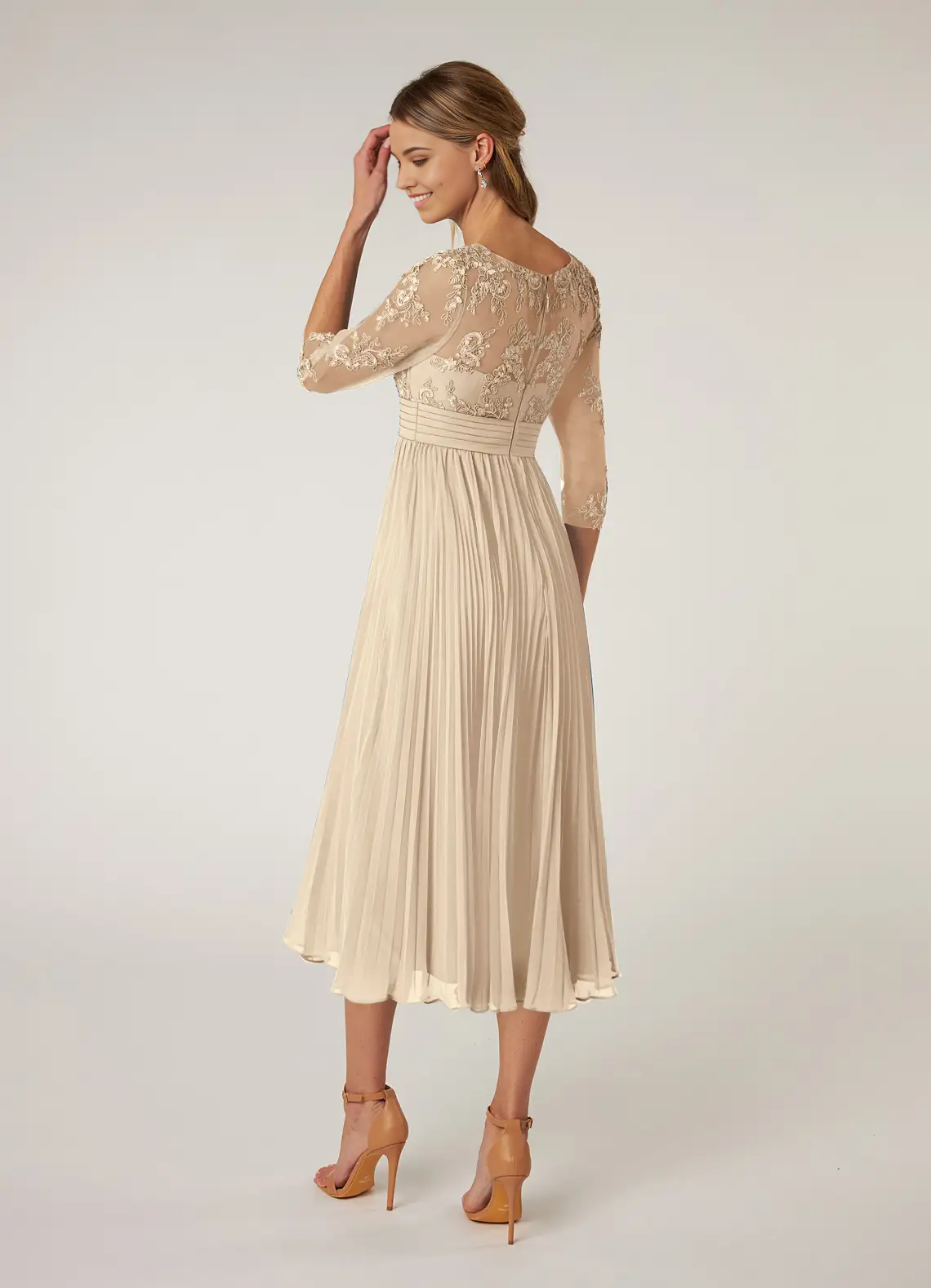 Wholesa A-Line Boatneck Lace Chiffon Appliques Champagne Mother of the Bride Dresses