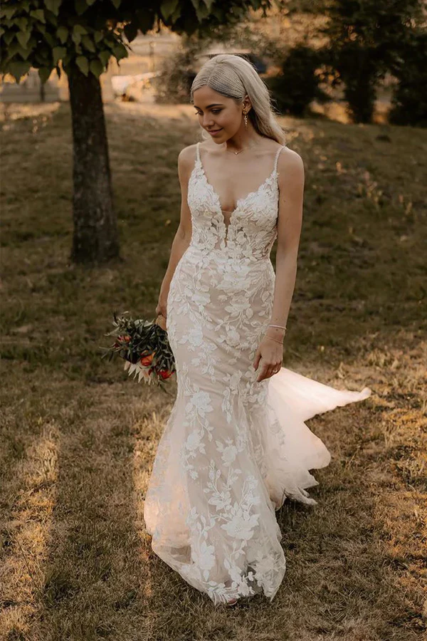 Wholesa Mermaid Elegant V Neck Lace Long Wedding Dresses with Appliques
