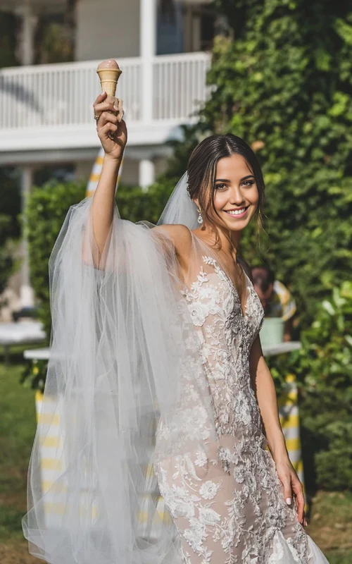 Wholesa Boho Mermaid Vintage Beach V-neck Wedding Dress with Lace Appliques