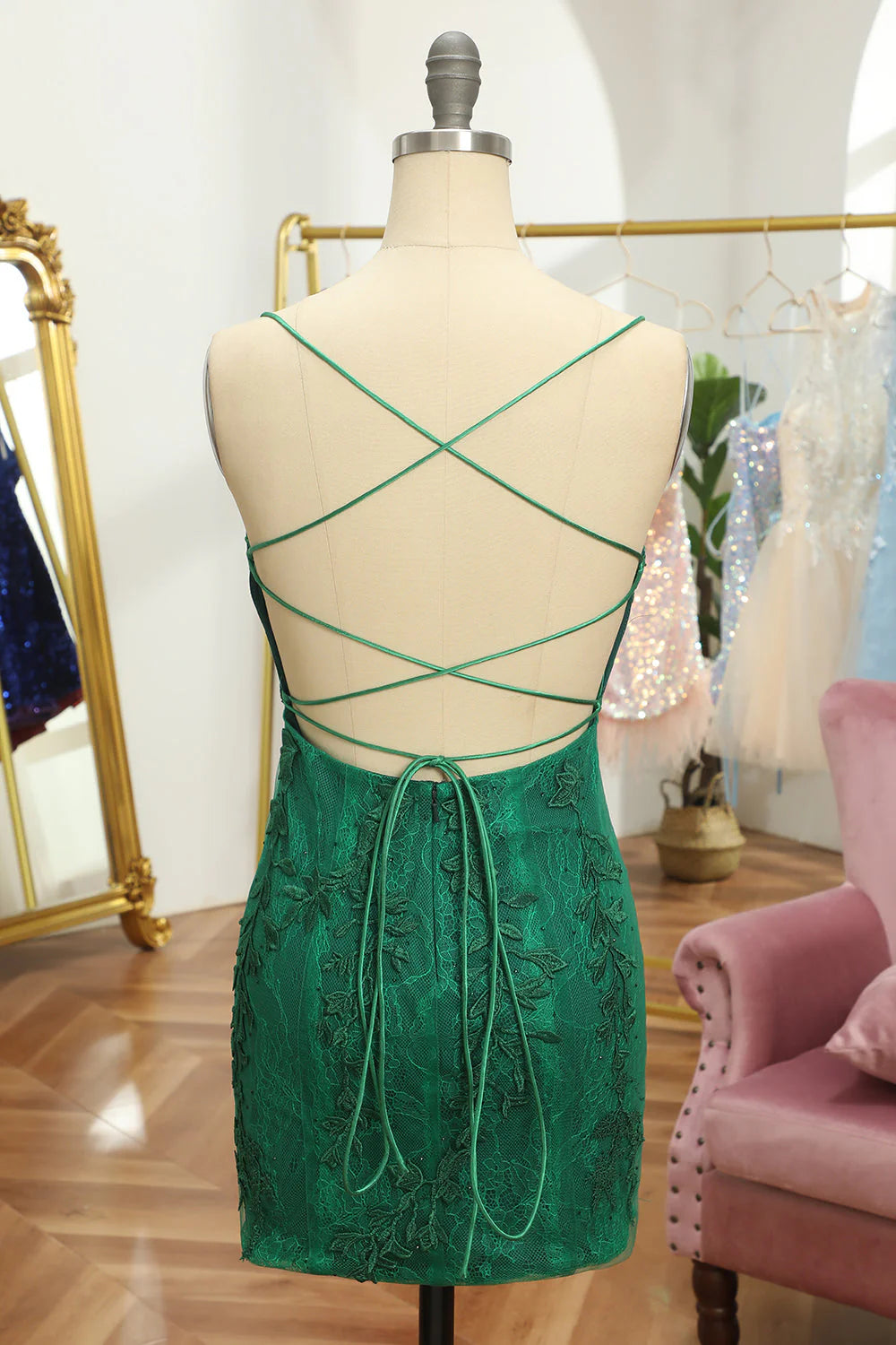 Wholesa Sheath Column Scoop Neck Sleeveless Short Lace Homecoming Dress with Beading