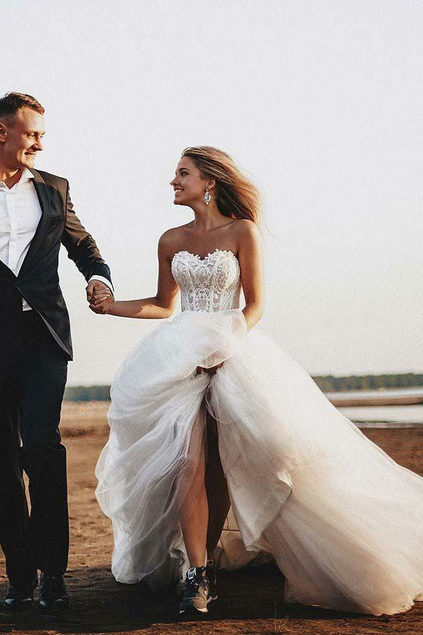 Wholesa A-Line Sweetheart Court Train Tulle Wedding Dress with Appliques