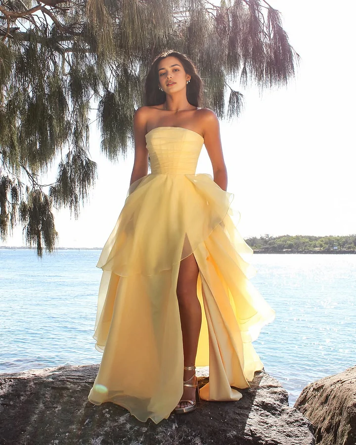 Romantic Tulle A Line Strapless Tiers Ruffles With Split Evening Gowns Elegant Long Prom Dress