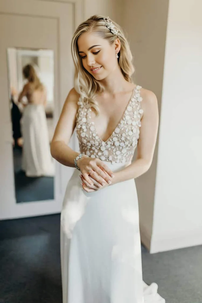 Wholesa Beach A-line Illusion V-Neck Train Sheath Bridal Gown Wedding Dress