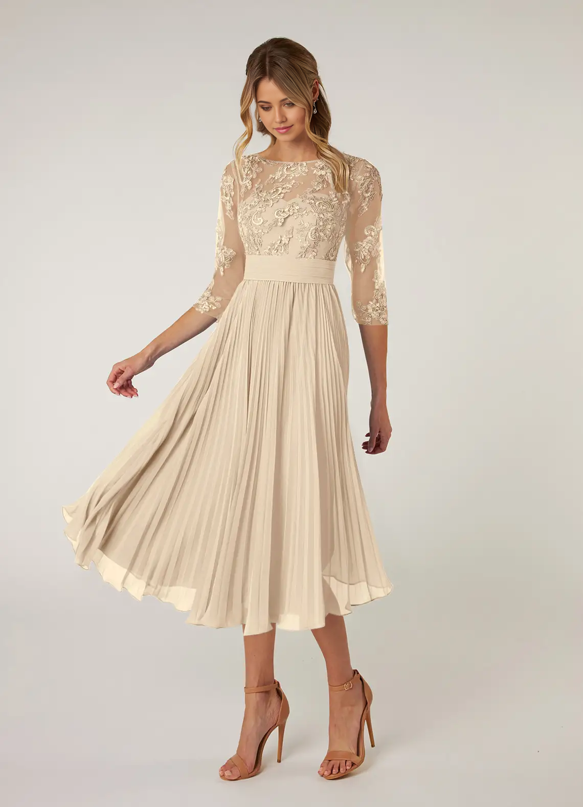Wholesa A-Line Boatneck Lace Chiffon Appliques Champagne Mother of the Bride Dresses