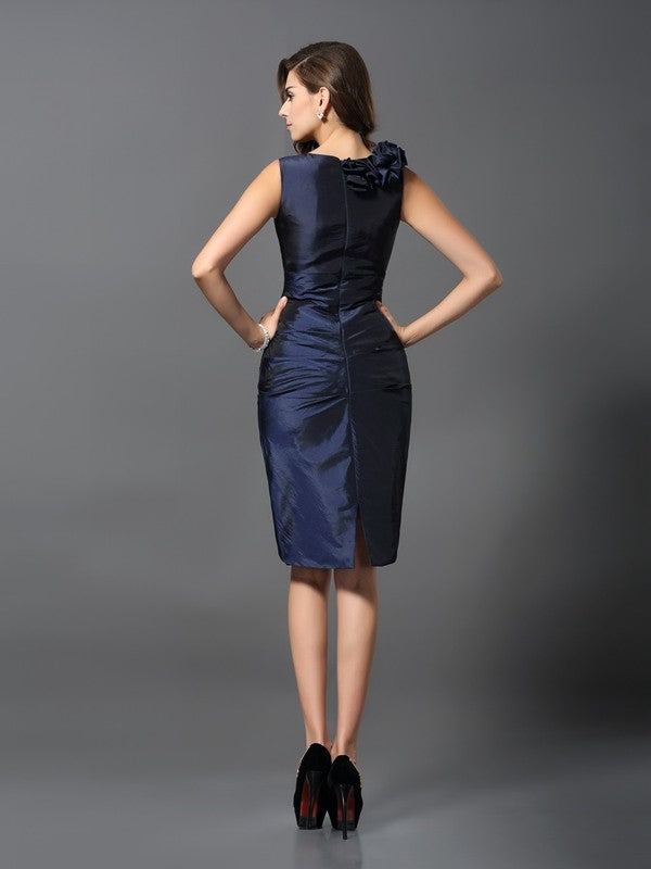 Wholesa  Sheath/Column V-neck Hand-Made Flower Sleeveless Short Taffeta Cocktail Dresses