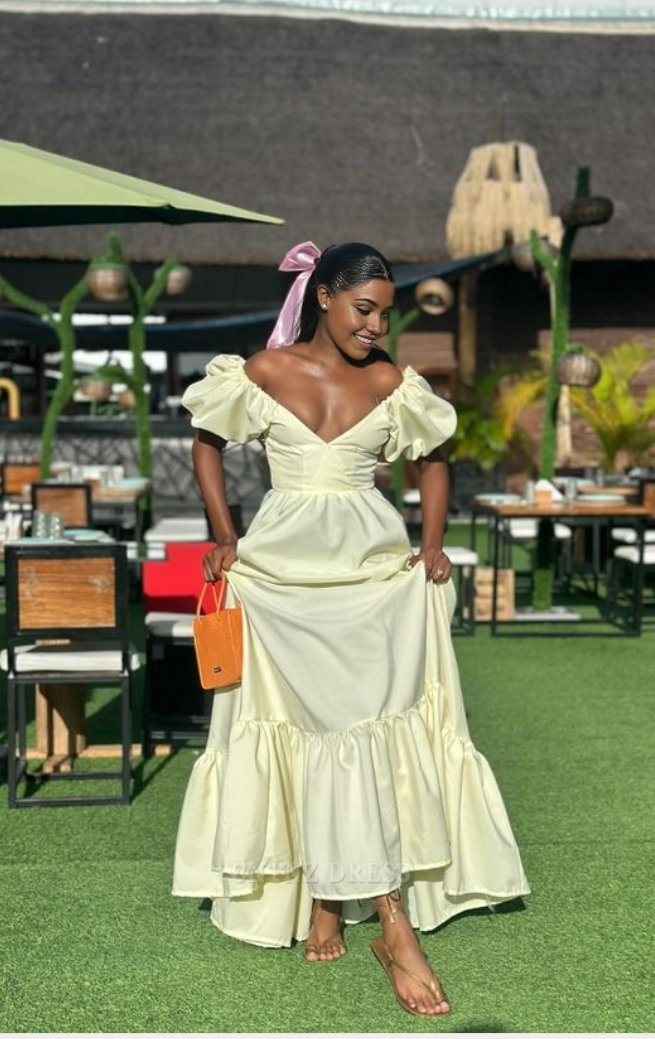 Wholesa A Line V Neckline Vintage Light Yellow Satin formal dresses Bridesmaid Dresses evening gown Prom Dress