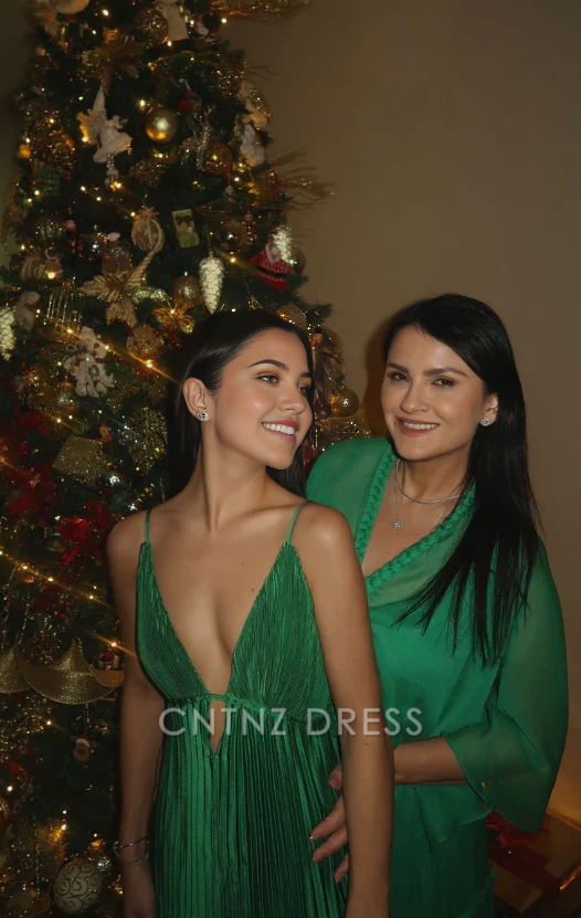 Wholesa A Line V Neck Green Spaghetti Straps Pleated formal dresses Bridesmaid Dresses evening gown Prom Dress