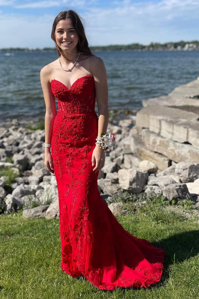 Wholesa Mermaid Strapless Lace Prom Dress With Appliques