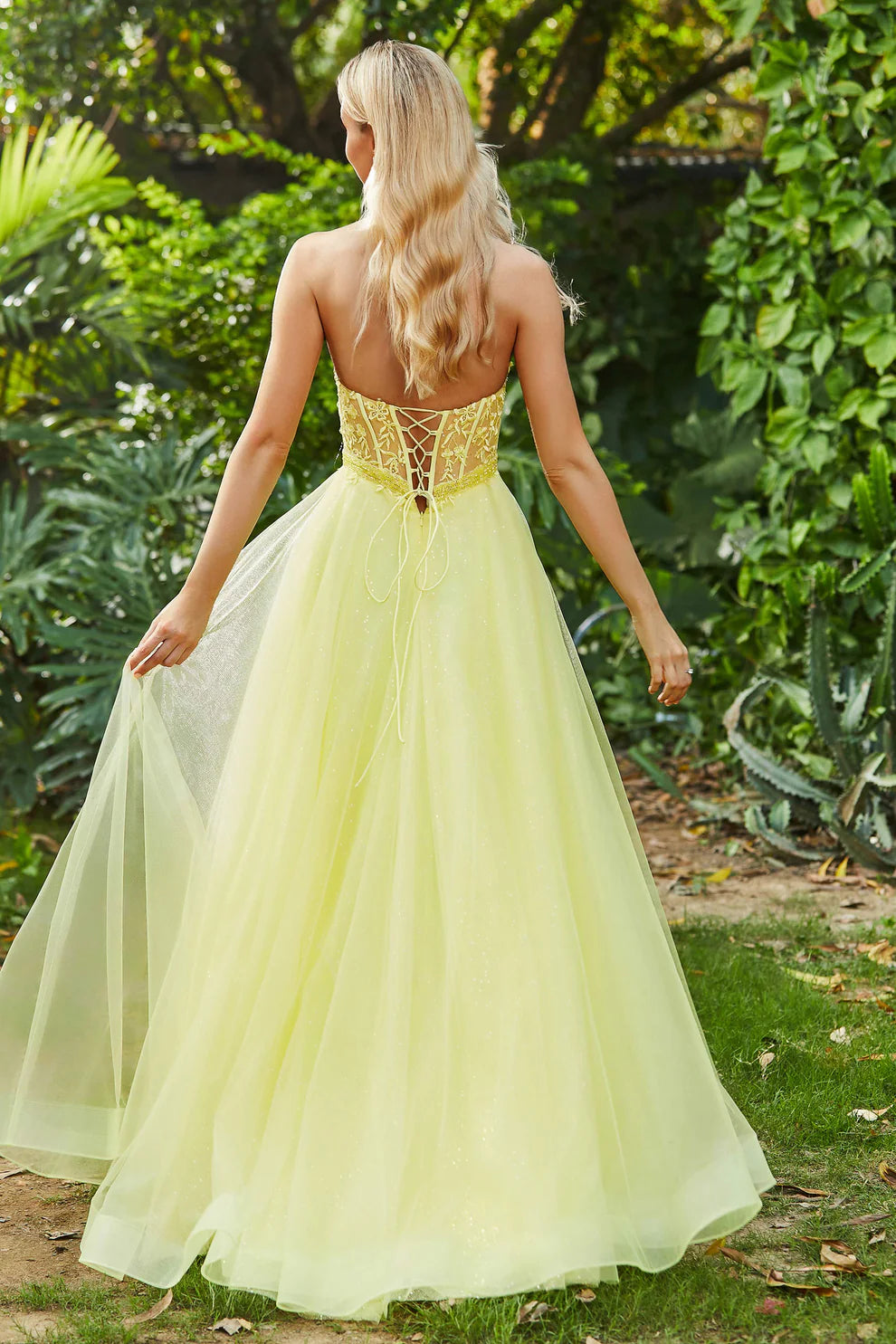 Daffodil A-Line Strapless Sweetheart Neckline Corset Top Beaded Applique Backless Slit Tulle Dress Exquisite Party Dress Hot Sale Prom Dresses