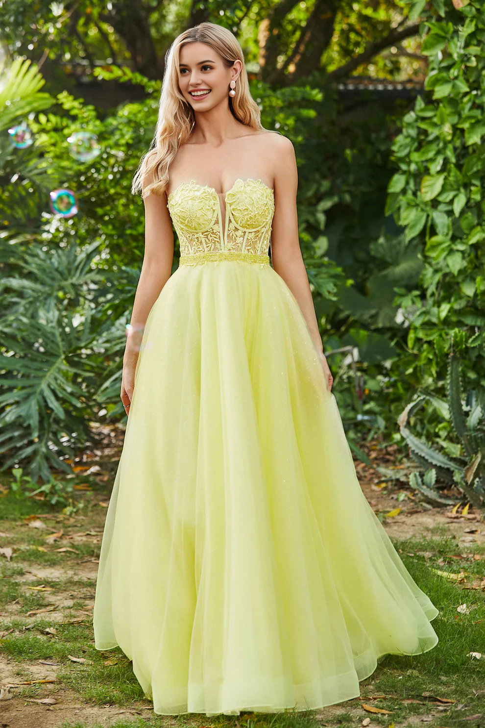 Daffodil A-Line Strapless Sweetheart Neckline Corset Top Beaded Applique Backless Slit Tulle Dress Exquisite Party Dress Hot Sale Prom Dresses