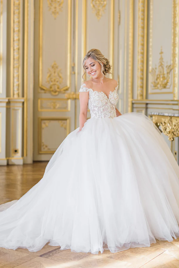 Wholesa Elegant Cap Sleeves Lace Tulle Ball Gown Wedding Dress