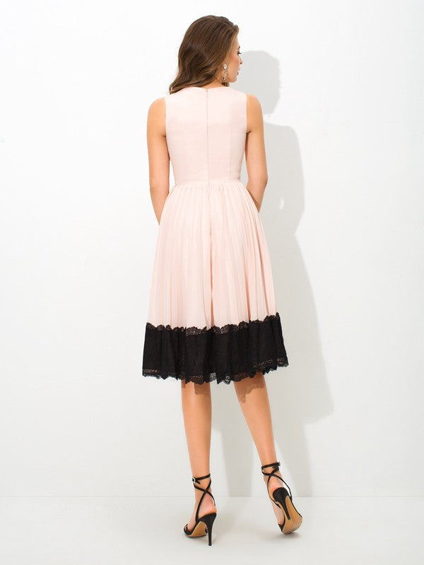 Wholesa  A-Line/Princess High Neck Lace Sleeveless Short Chiffon Cocktail Dresses