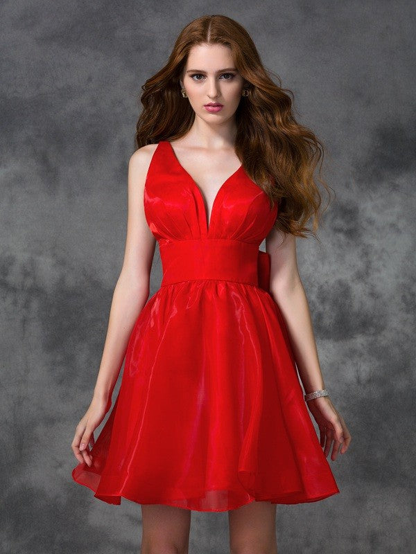 Wholesa  A-line/Princess V-neck Sash/Ribbon/Belt Sleeveless Short Organza Cocktail Dresses