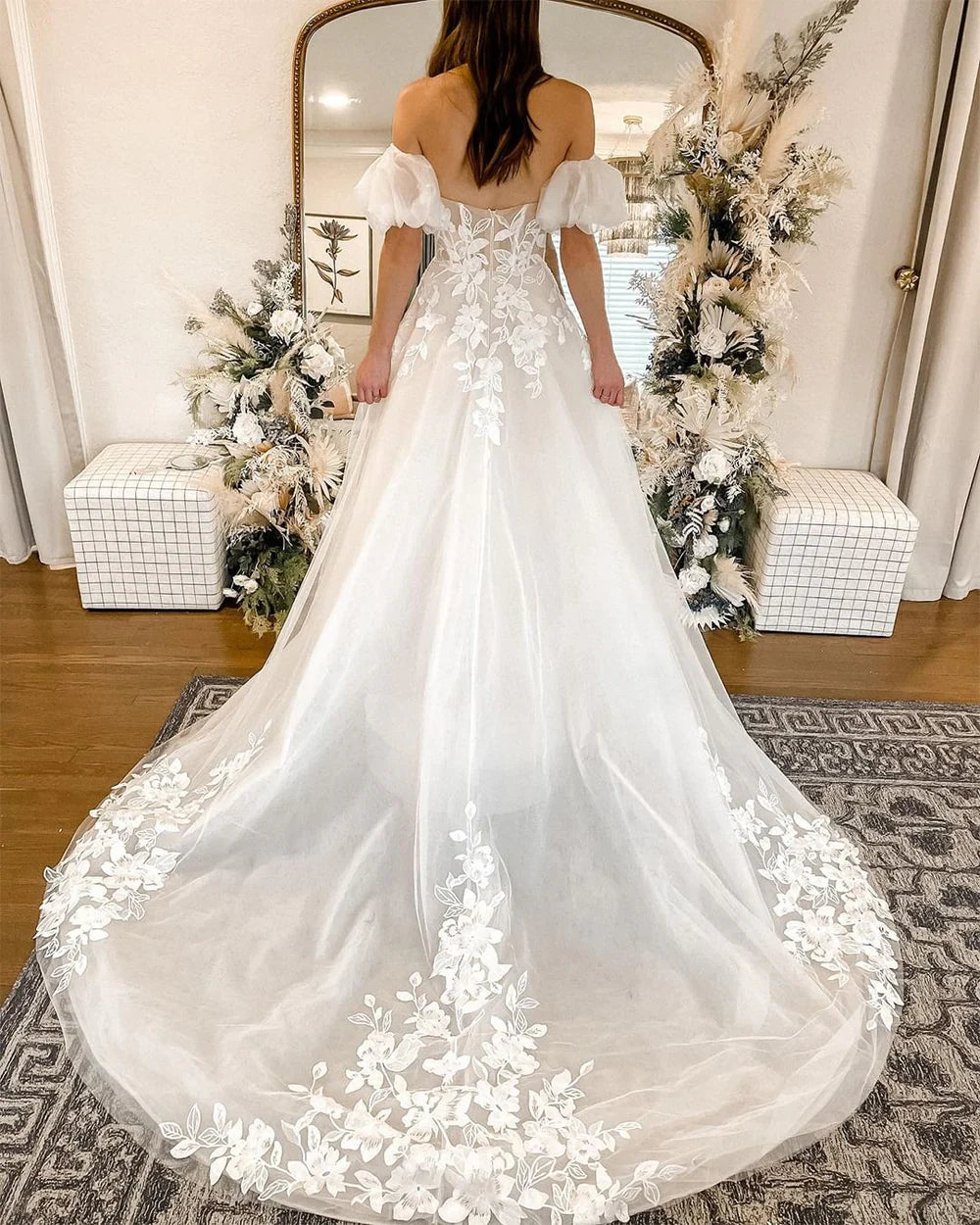 Wholesa A Line Sweetheart Cute Tulle Wedding Dresses with Lace