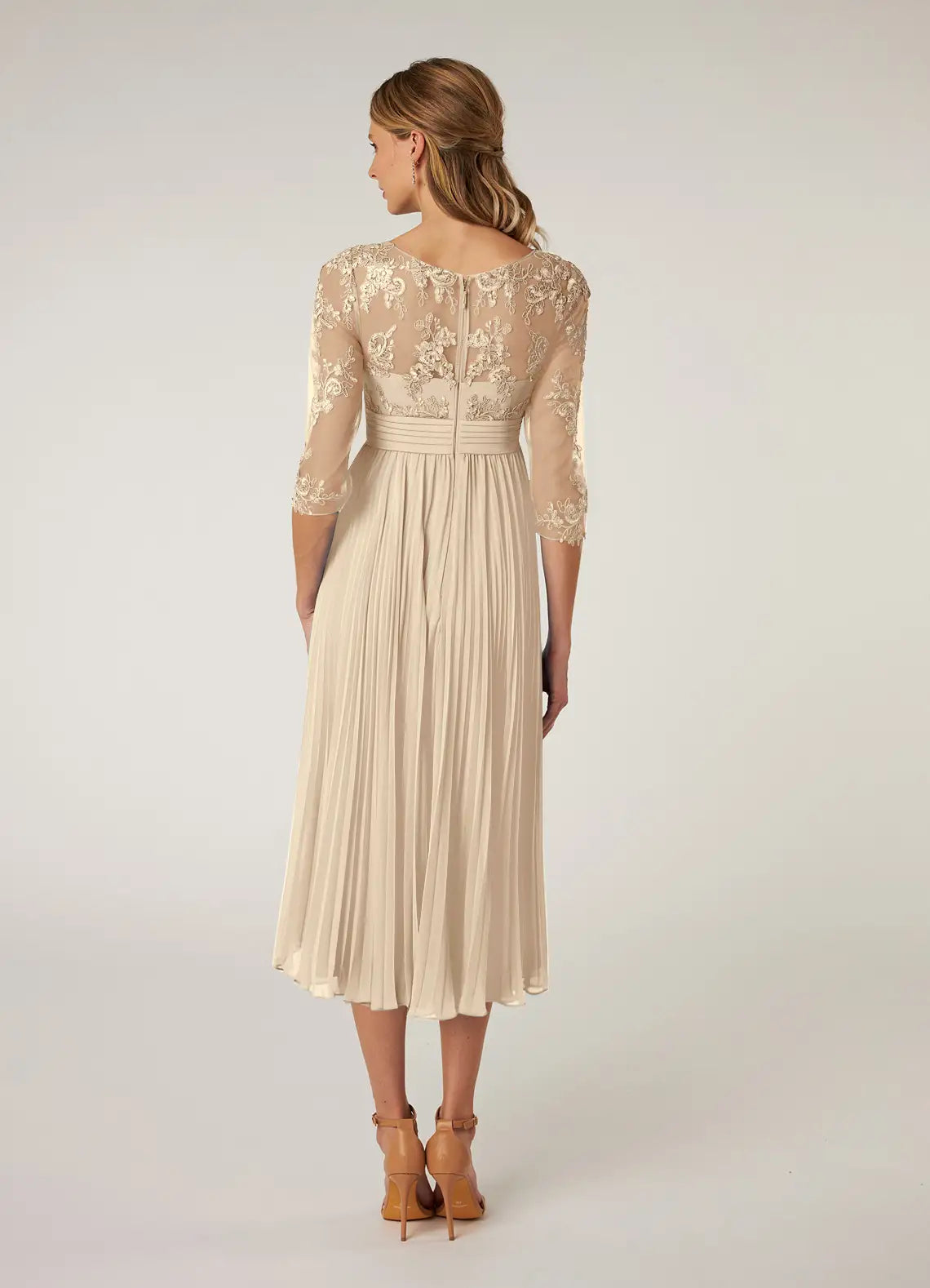 Wholesa A-Line Boatneck Lace Chiffon Appliques Champagne Mother of the Bride Dresses