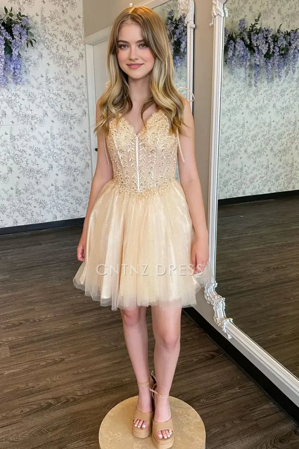 CNTNZ DRESS Chic A-Line V-Nwck Spaghetti Strap With Appliques Sparkle Elegant Cocktail Dress Short Homecoming Dress