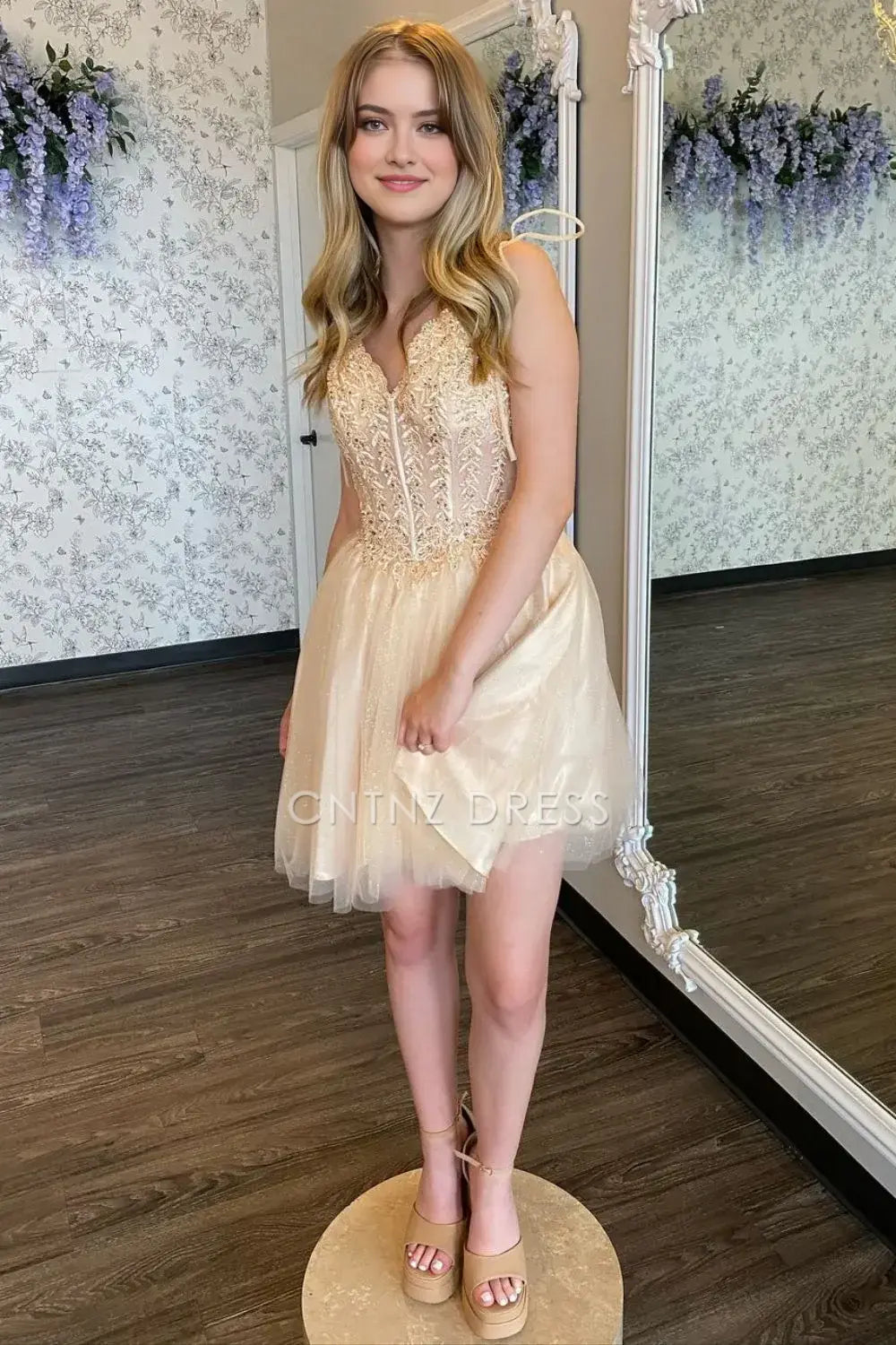 CNTNZ DRESS Chic A-Line V-Nwck Spaghetti Strap With Appliques Sparkle Elegant Cocktail Dress Short Homecoming Dress