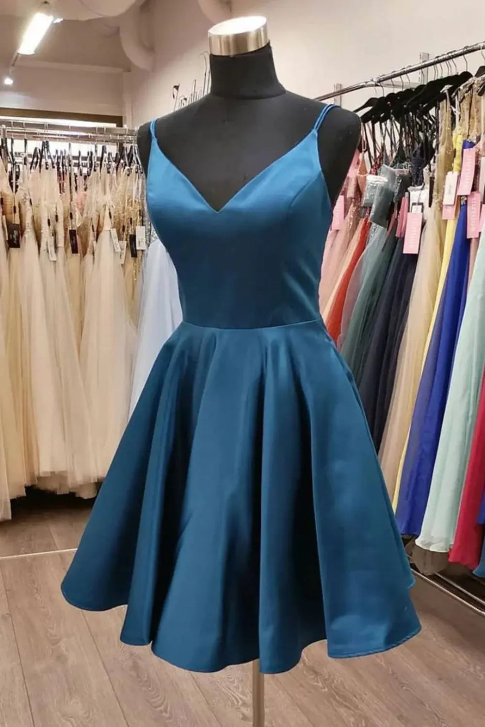 CNTNZ DRESS Elegant A-line V-neck Spaghetti Straps Ruched Simple Cocktail Dress Short Homecoming Dress