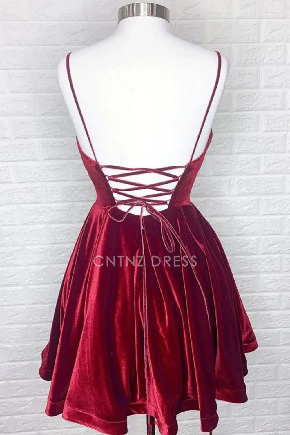 CNTNZ DRESS Elegant Velvet A-line Spaghetti Straps V Neck Backless Simple Cocktail Dress Short Homecoming Dress