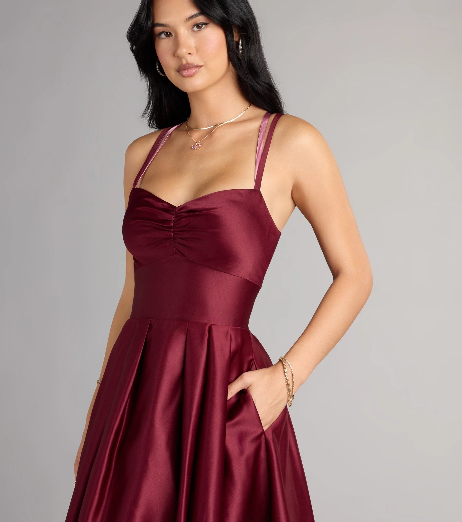 Charming A-Line Sweetheart Sleeveless Ruched Pockets Burgundy Short Homecoming Dresses for Women
