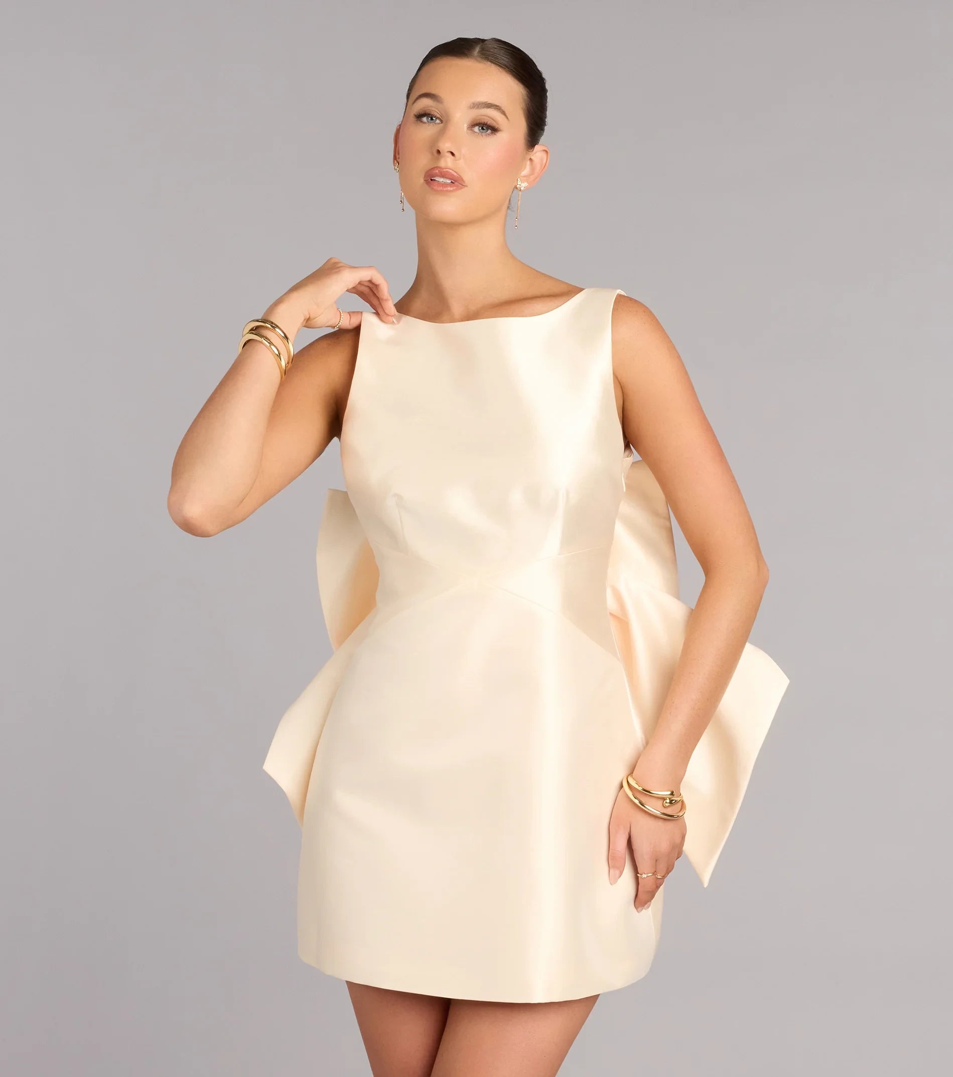 Chic A-Line Boat Neck Sleeveless Deep V-Back Mini Bow Detail Homecoming Dresses