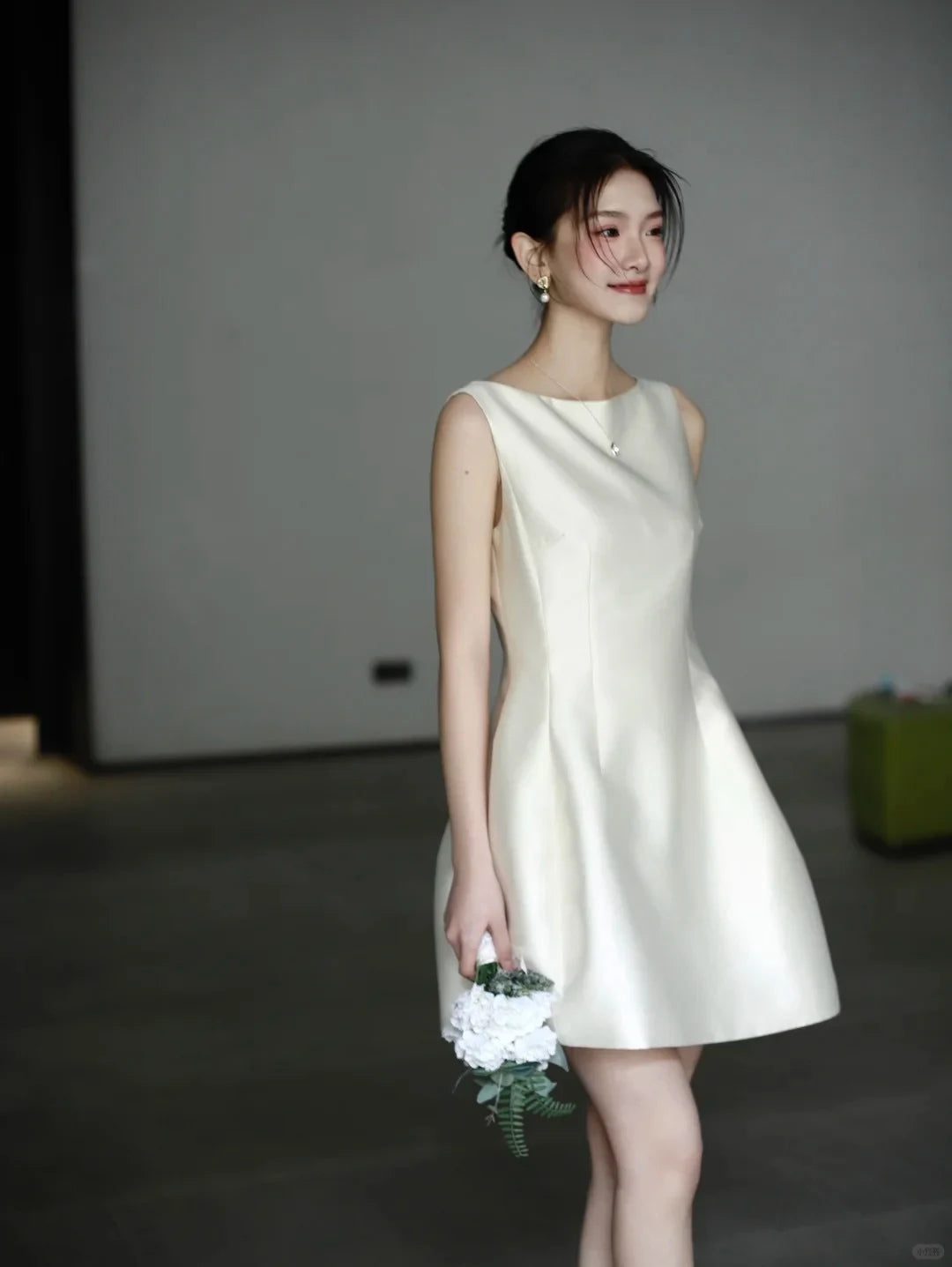 Chic A-Line Boat Neck Sleeveless Pleated Ivory Mini Homecoming Dress