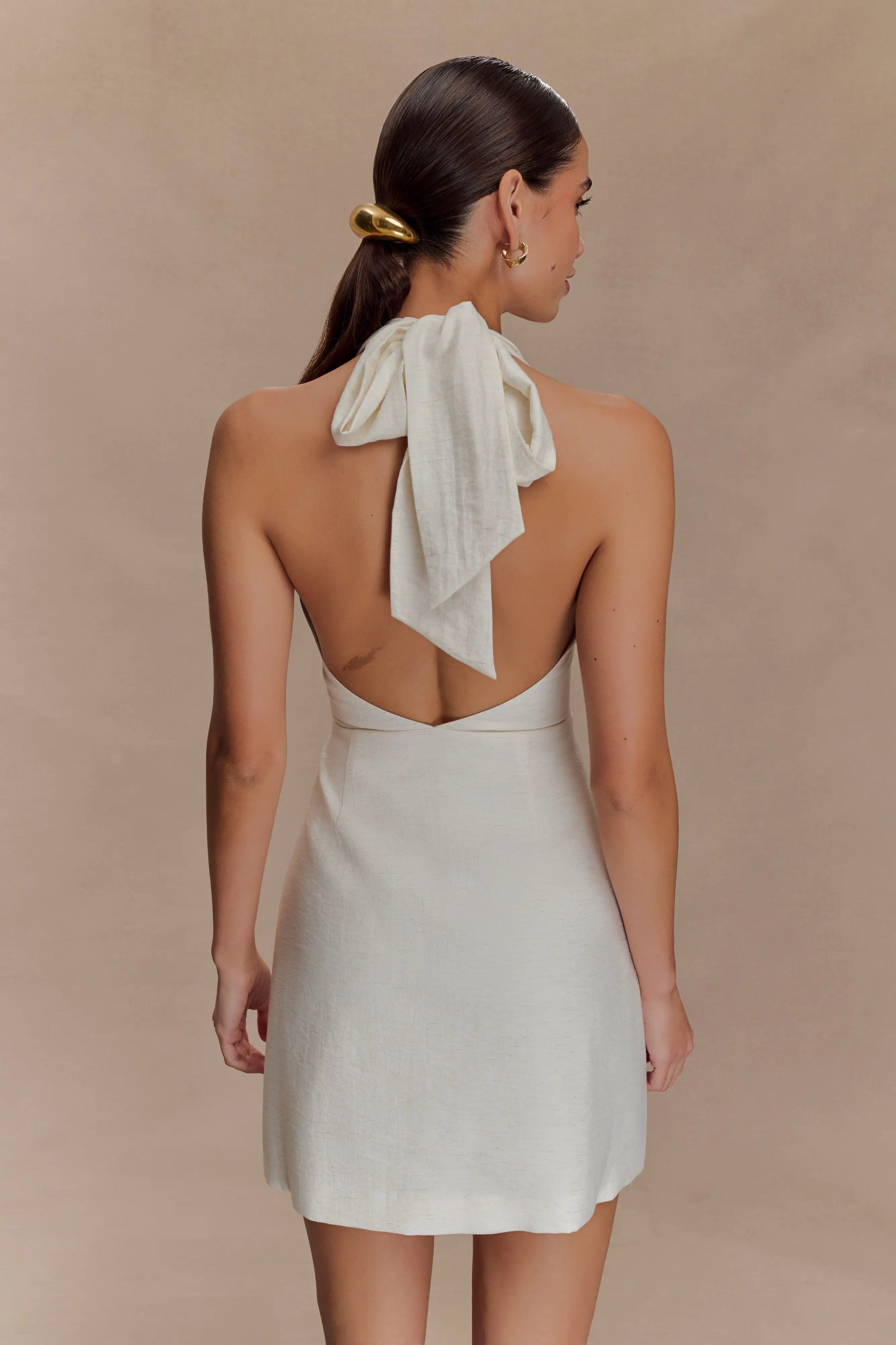 Chic A-Line Halter Sleeveless Backless Ivory Short Homecoming Dress Women's
