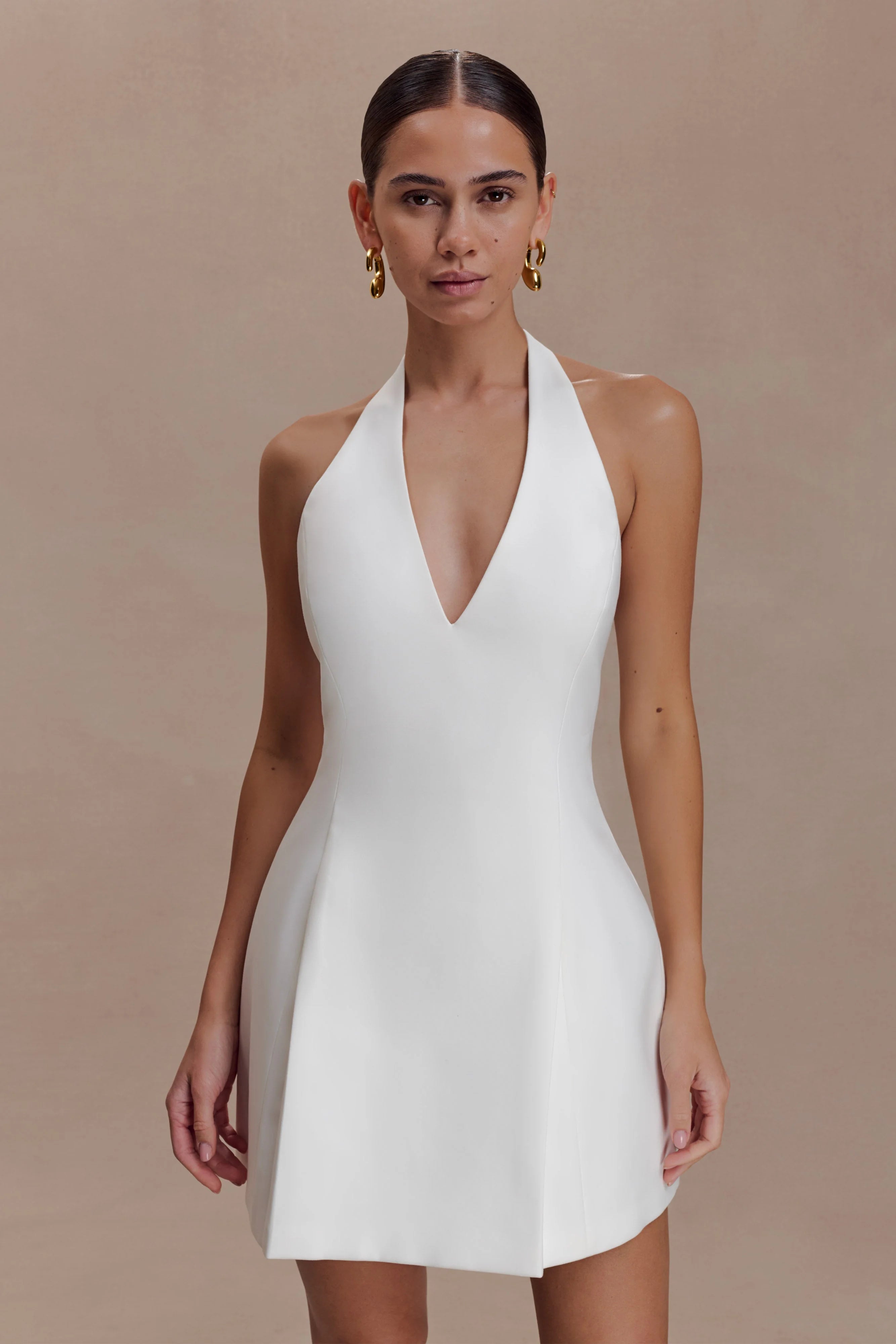 Chic A-Line Halter V-Neck Sleeveless Modern White Mini Homecoming Dresses Women
