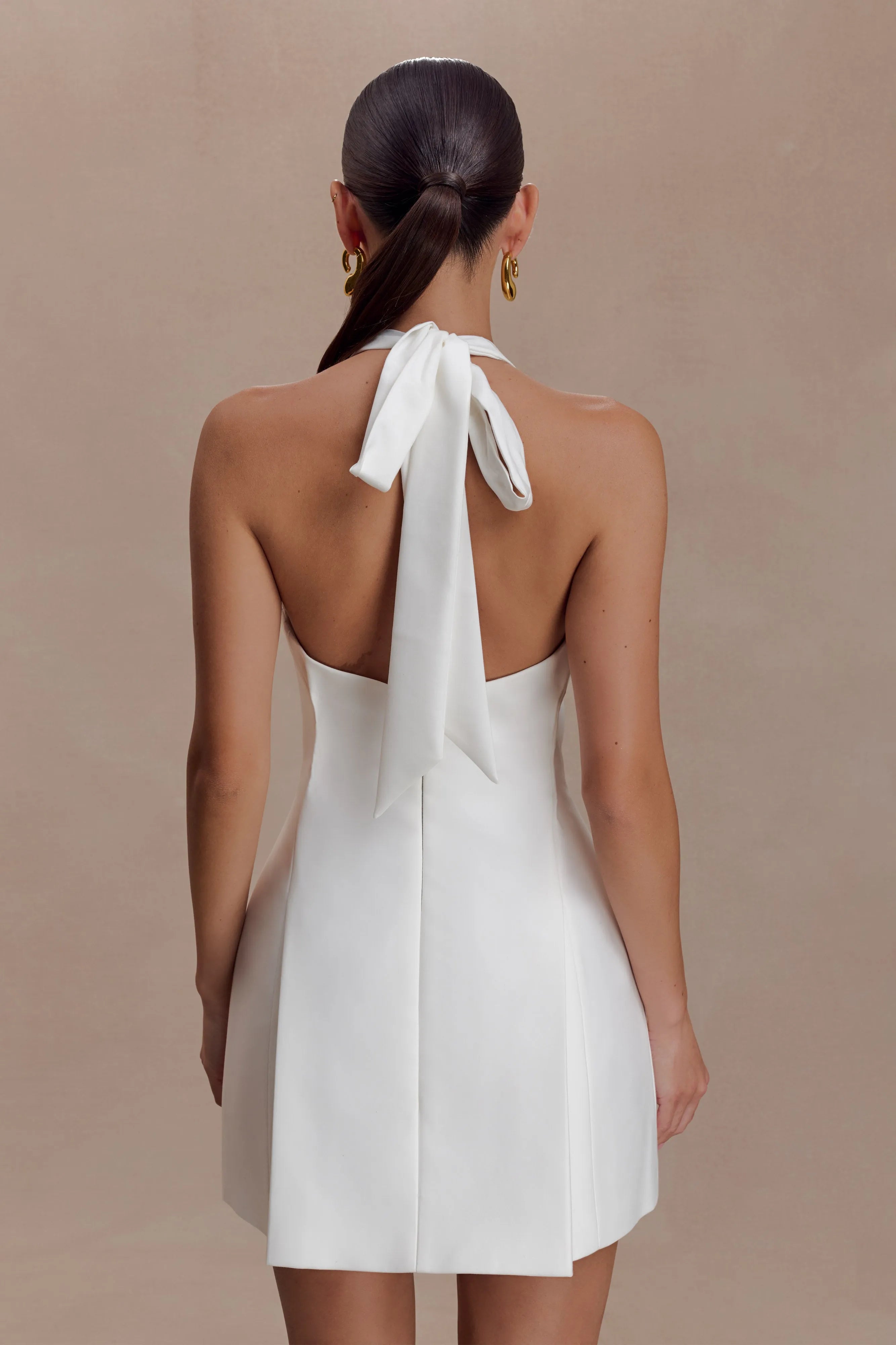 Chic A-Line Halter V-Neck Sleeveless Modern White Mini Homecoming Dresses Women