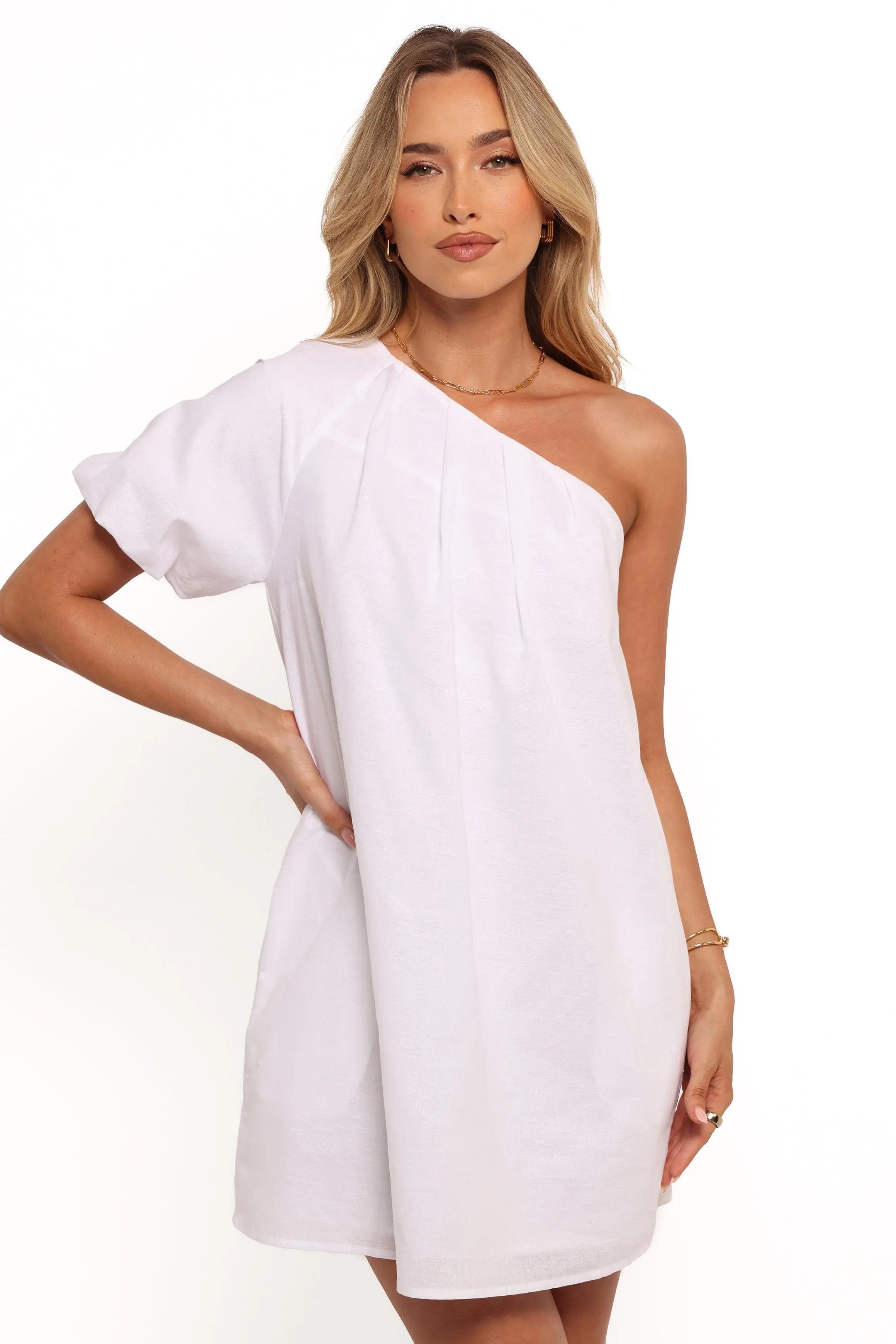 Chic A-Line One-Shoulder (With Sleeve) Pleated White Mini Homecoming Dress For Women