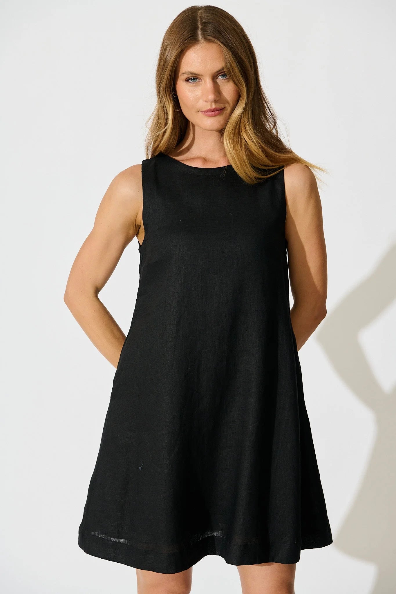 Chic A-Line Round Neck Sleeveless Casual Pockets Black Mini Homecoming Women's Dress