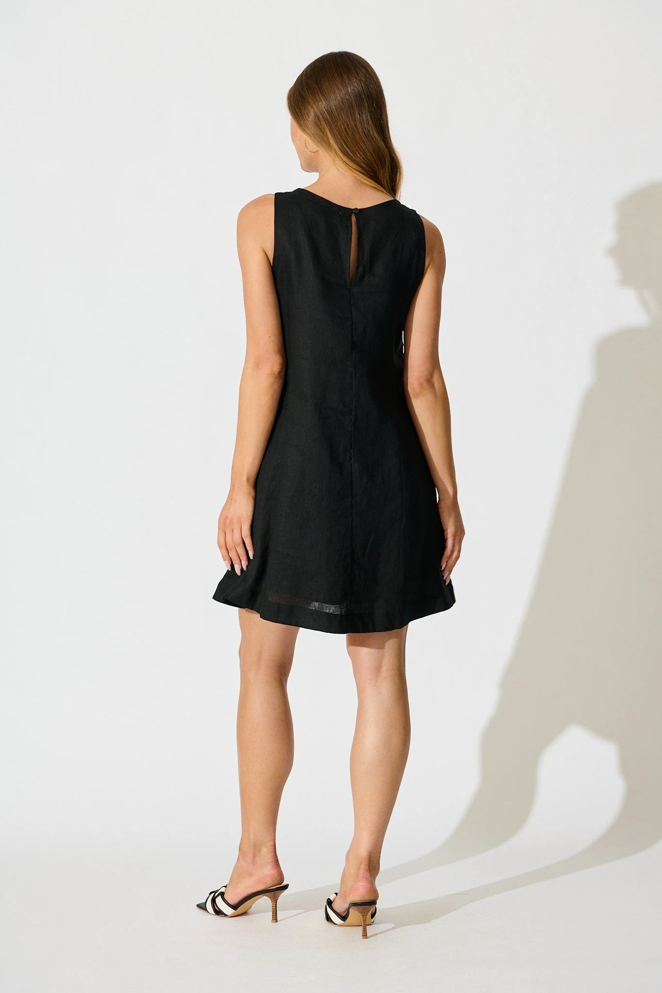 Chic A-Line Round Neck Sleeveless Casual Pockets Black Mini Homecoming Women's Dress