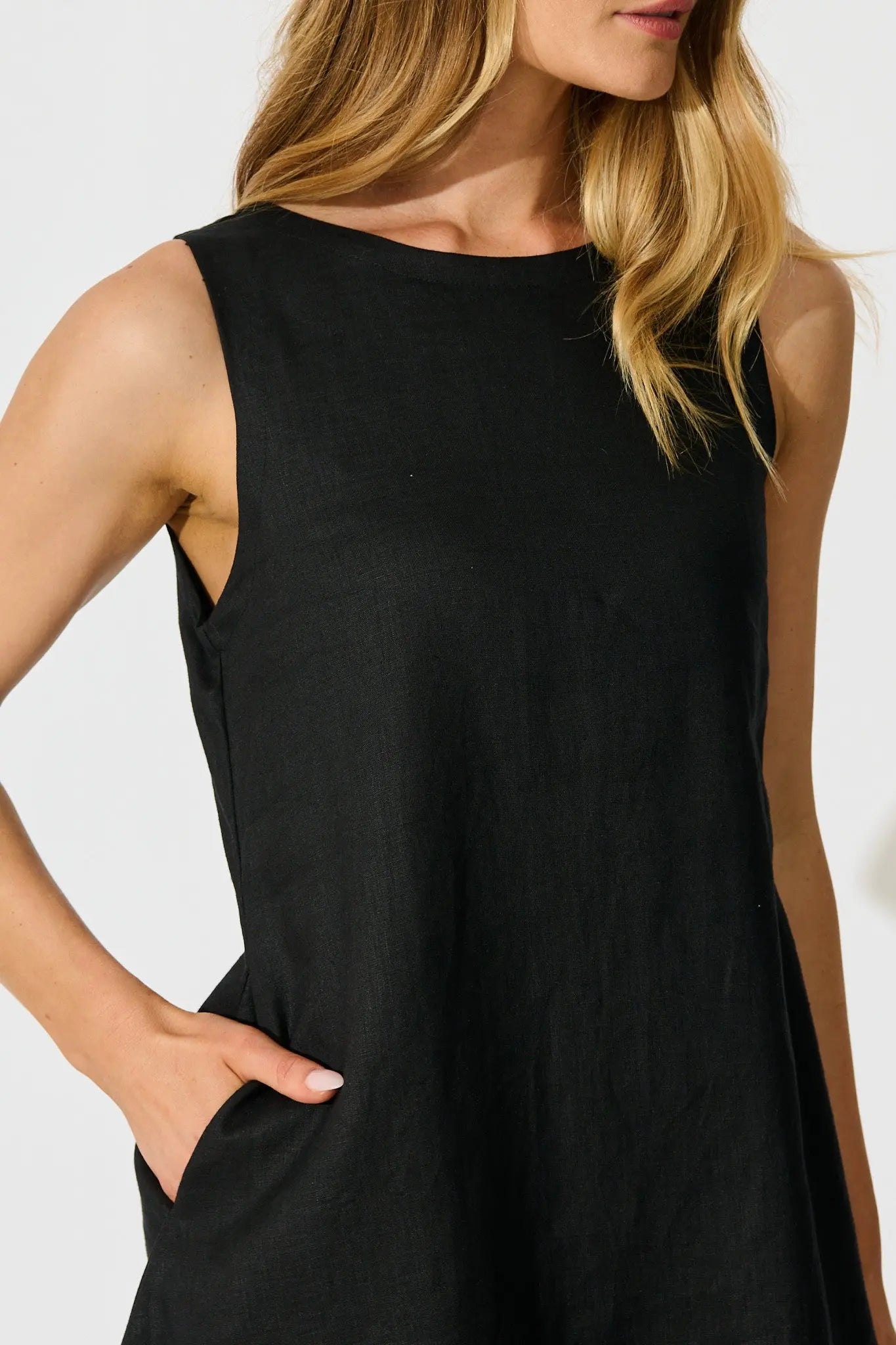 Chic A-Line Round Neck Sleeveless Casual Pockets Black Mini Homecoming Women's Dress
