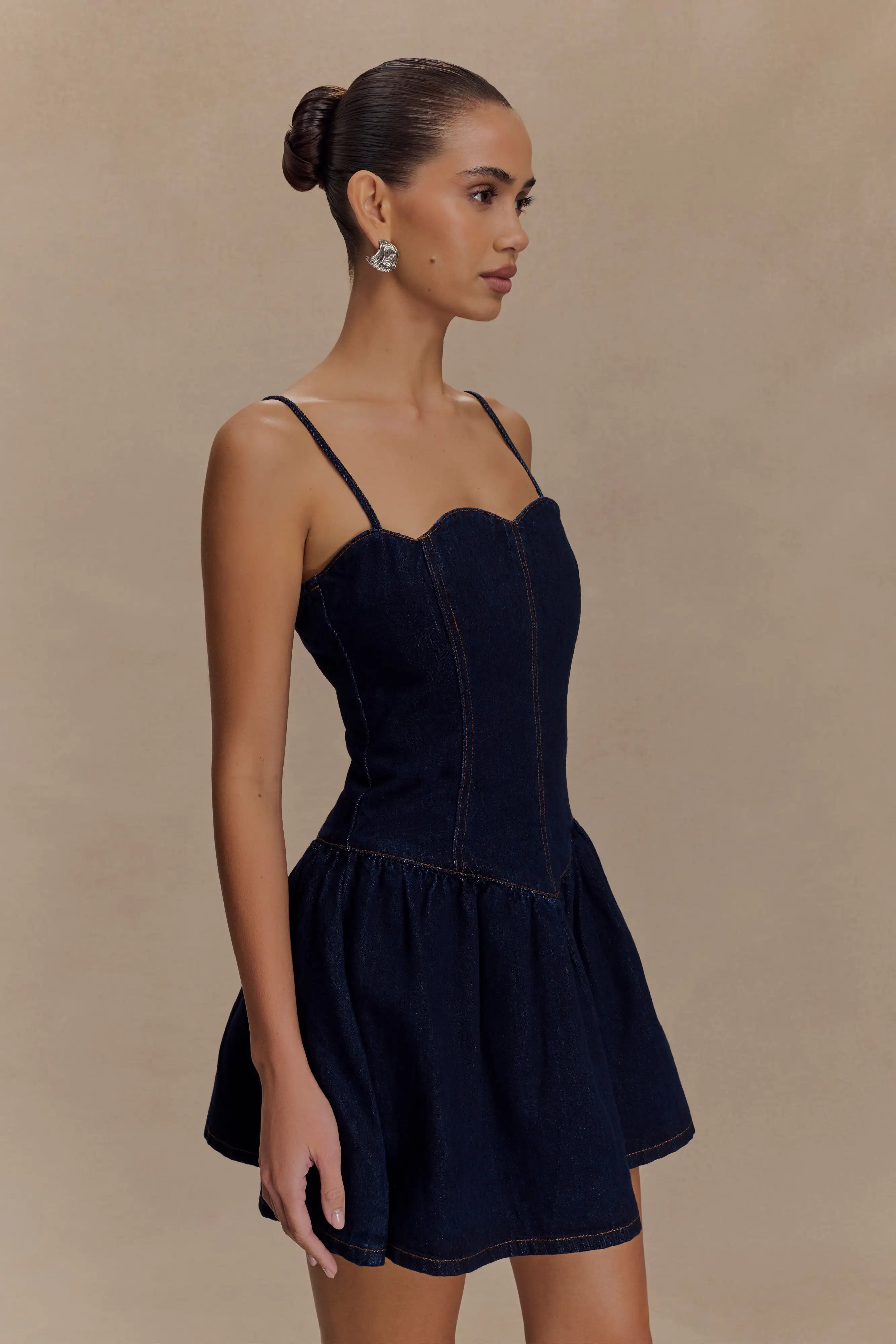 Chic A-Line Scalloped Sleeveless Structured Dark Blue Mini Homecoming Dress