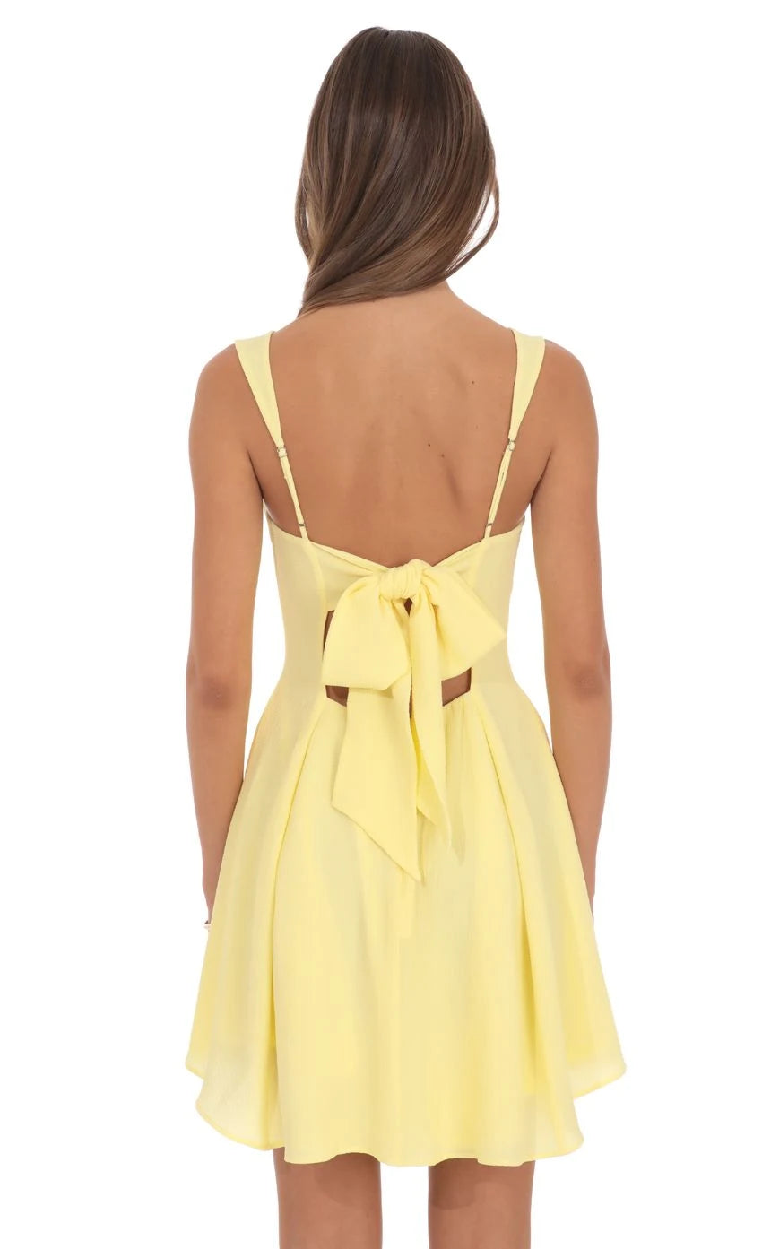 Chic A-Line Square Neck Sleeveless Backless Bow-Tie Light Yellow Mini Homecoming Dress