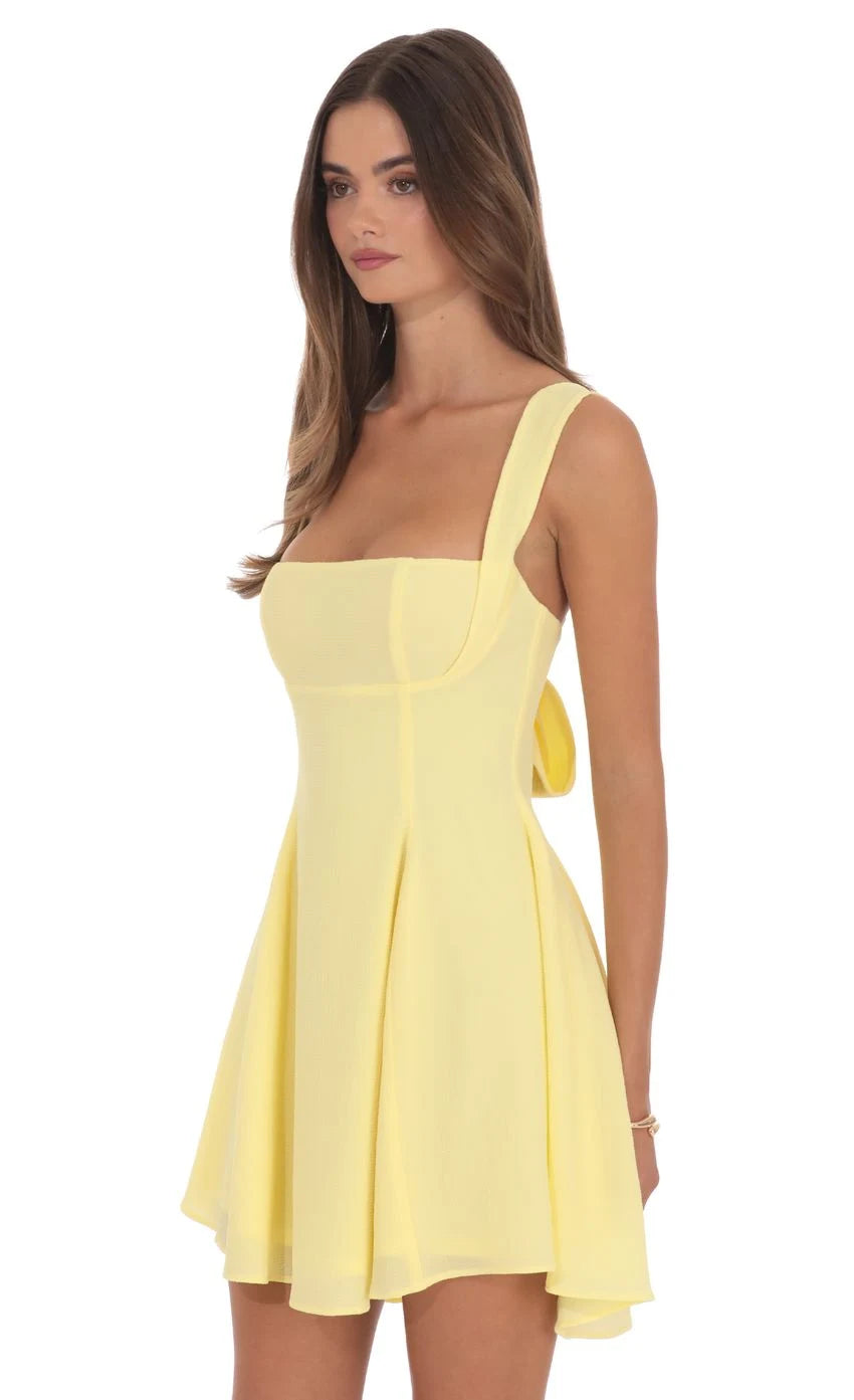Chic A-Line Square Neck Sleeveless Backless Bow-Tie Light Yellow Mini Homecoming Dress