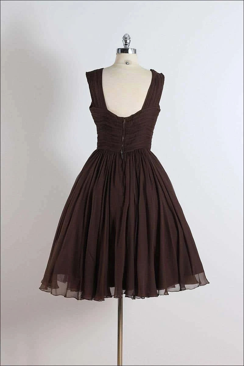 Chic A-Line Square Neck Sleeveless Low Back Knee-Length Chiffon Homecoming Dress
